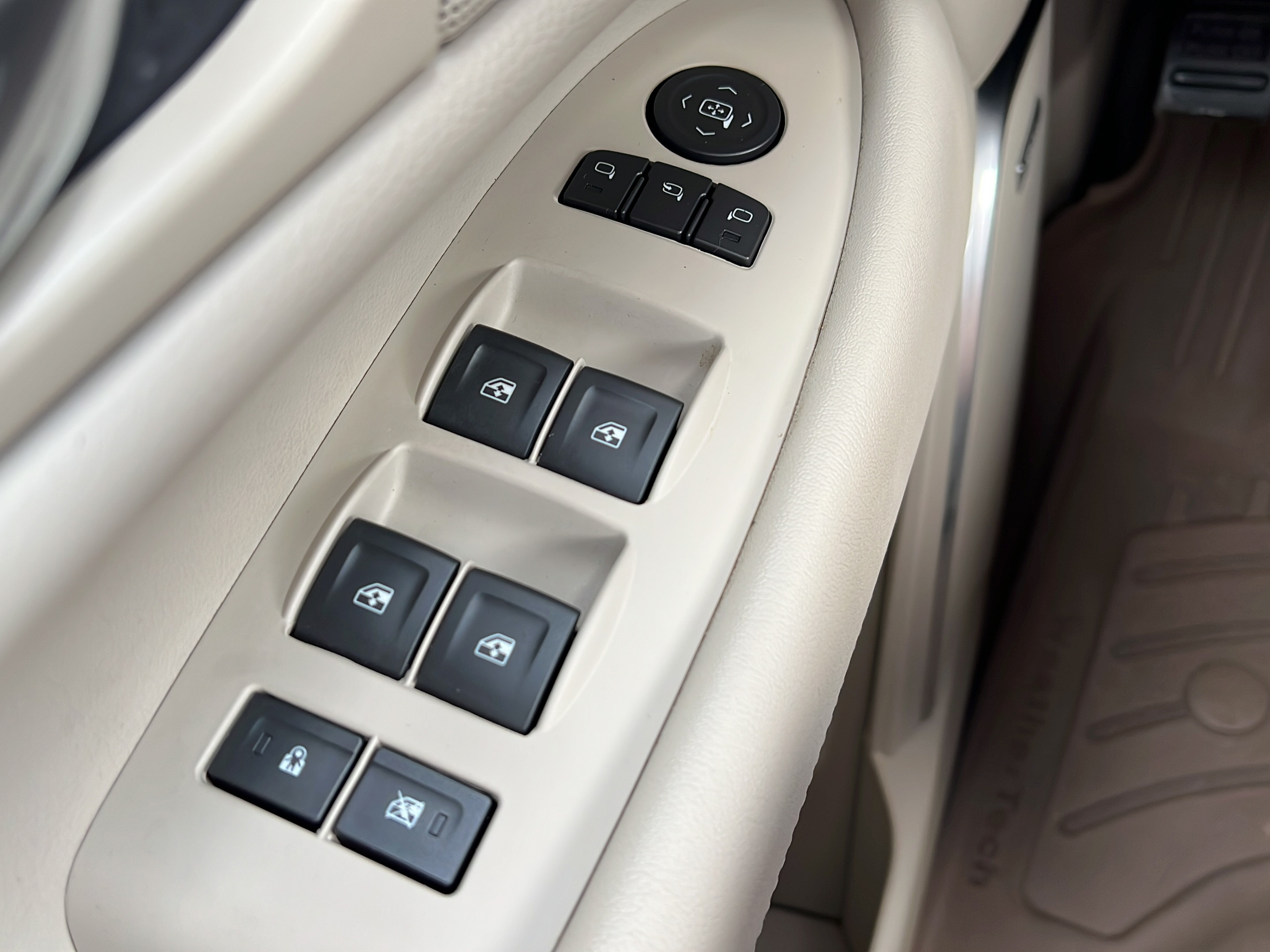Used 2018 Cadillac Escalade 2WD image 19