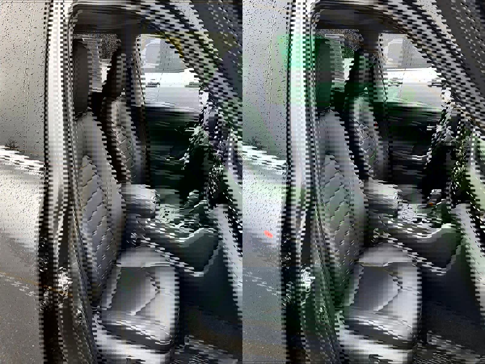 Used 2024 Toyota Highlander XLE image 11