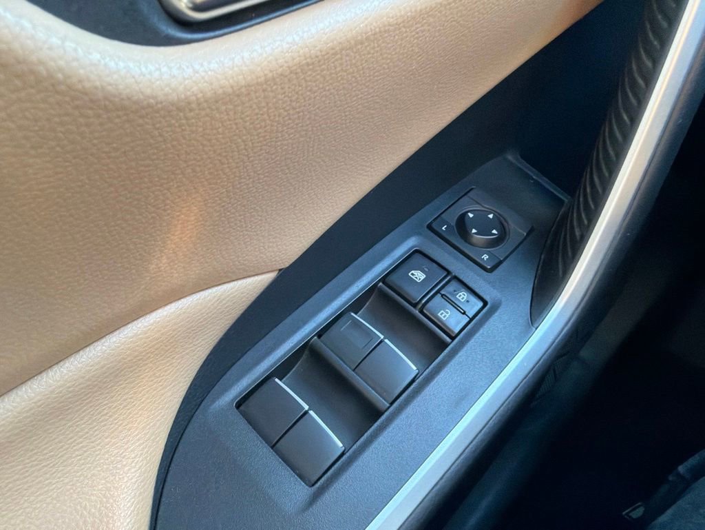 Used 2019 Toyota RAV4 XLE Premium AWD/4WD image 18