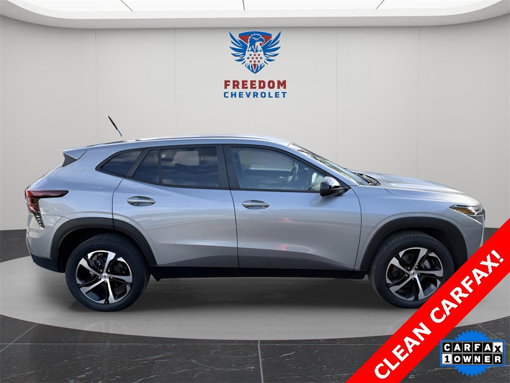 Used 2025 Chevrolet Trax RS w/ Driver Confidence Package image 5