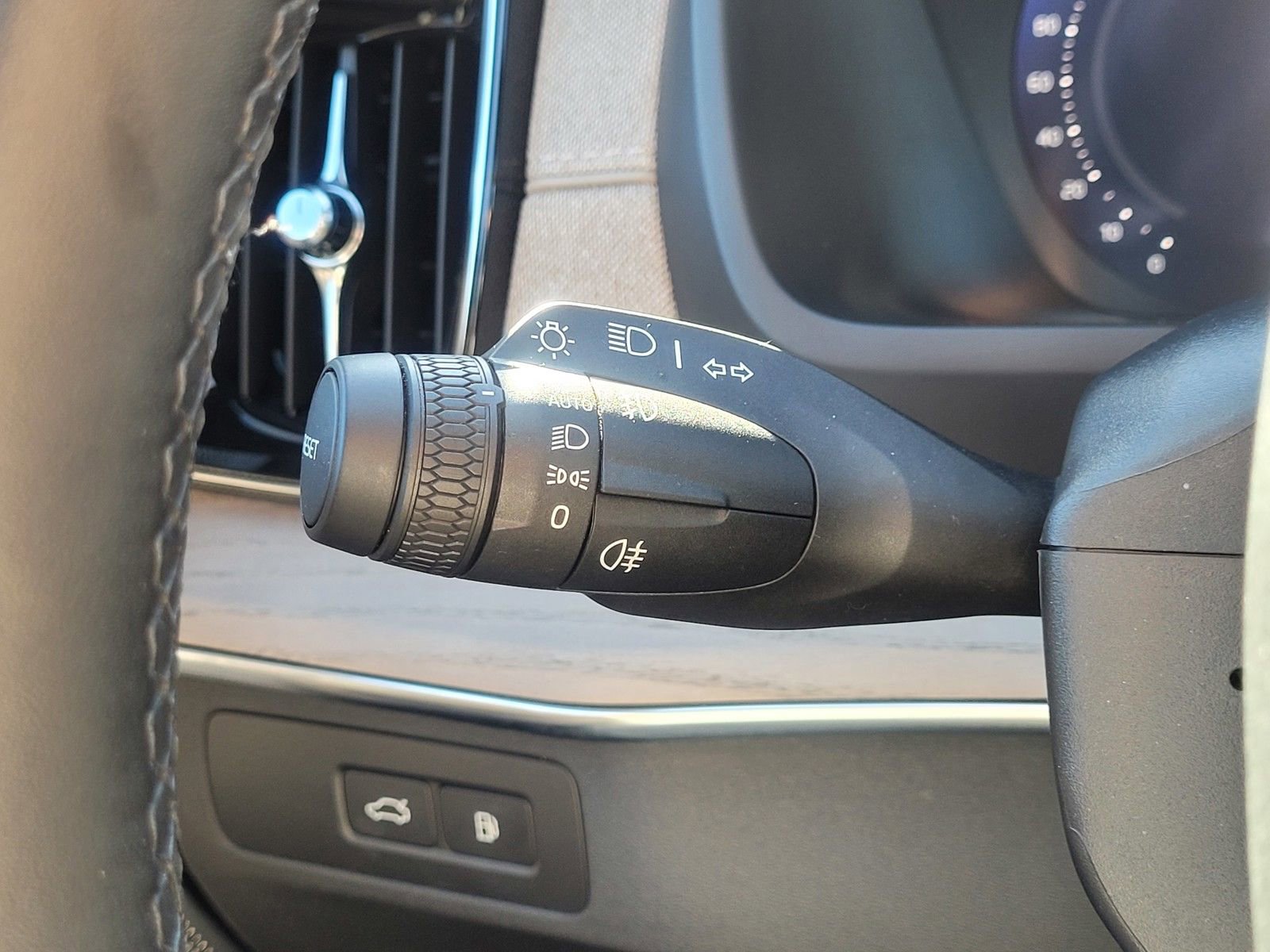Certified 2025 Volvo XC90 T8 Ultra AWD/4WD image 23