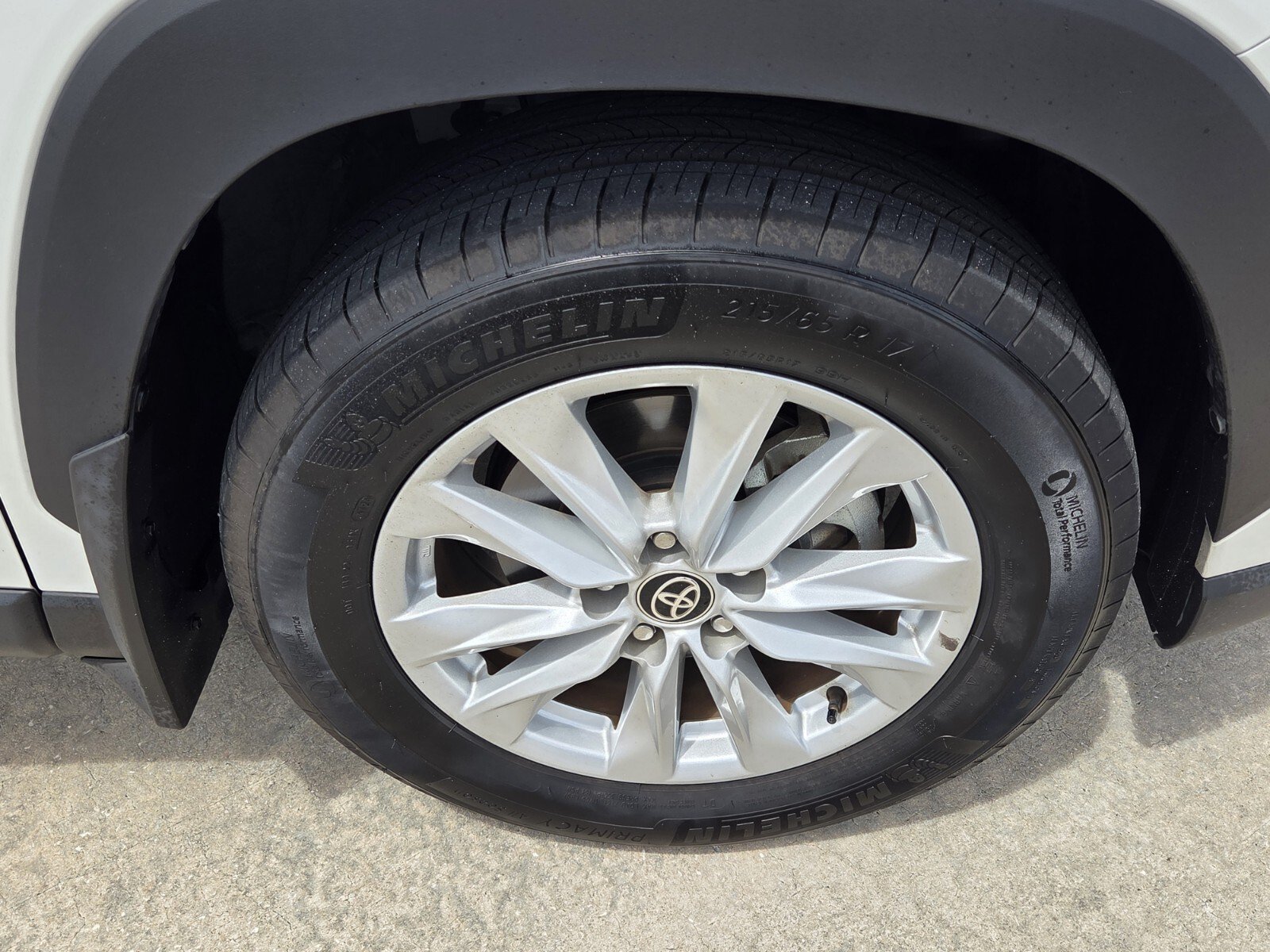 Certified 2025 Toyota Corolla Cross LE FWD image 13