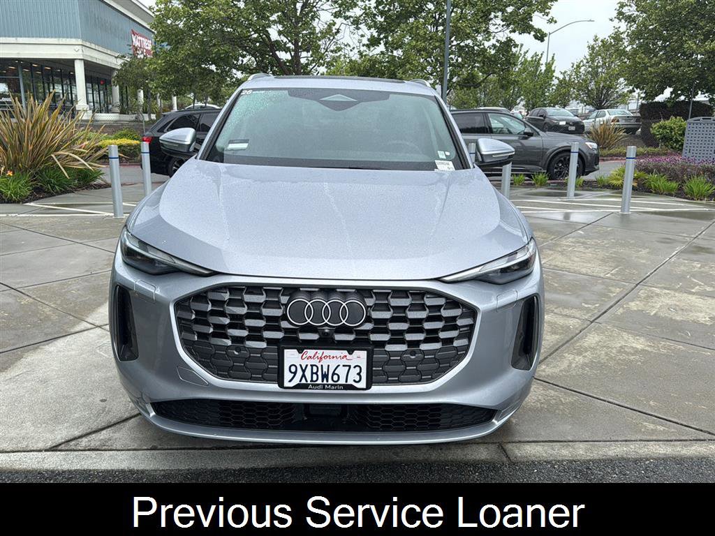 Used 2025 Audi Q5 Premium w/ Convenience Package image 2