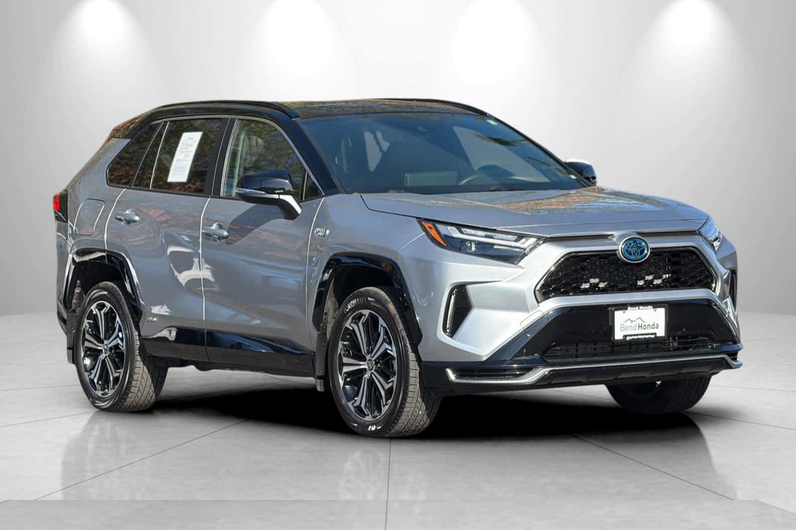 Used 2023 Toyota RAV4 XSE AWD/4WD image 9