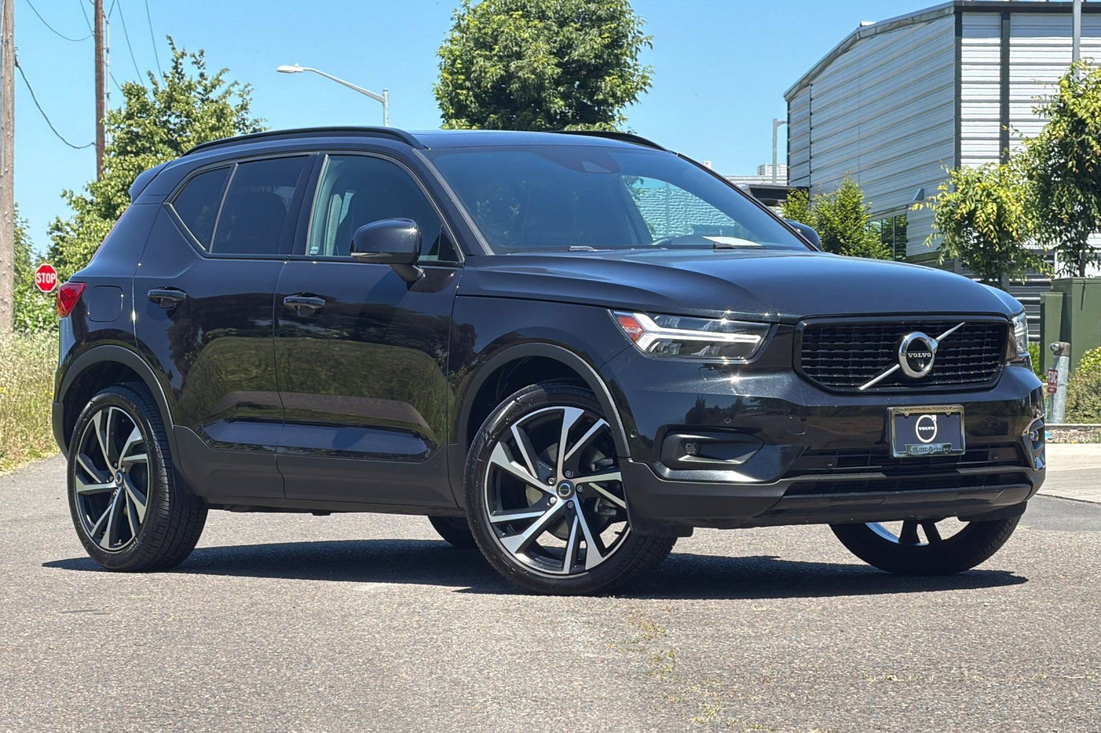 Used 2022 Volvo XC40 T5 R-Design w/ Advanced Package AWD/4WD image 1