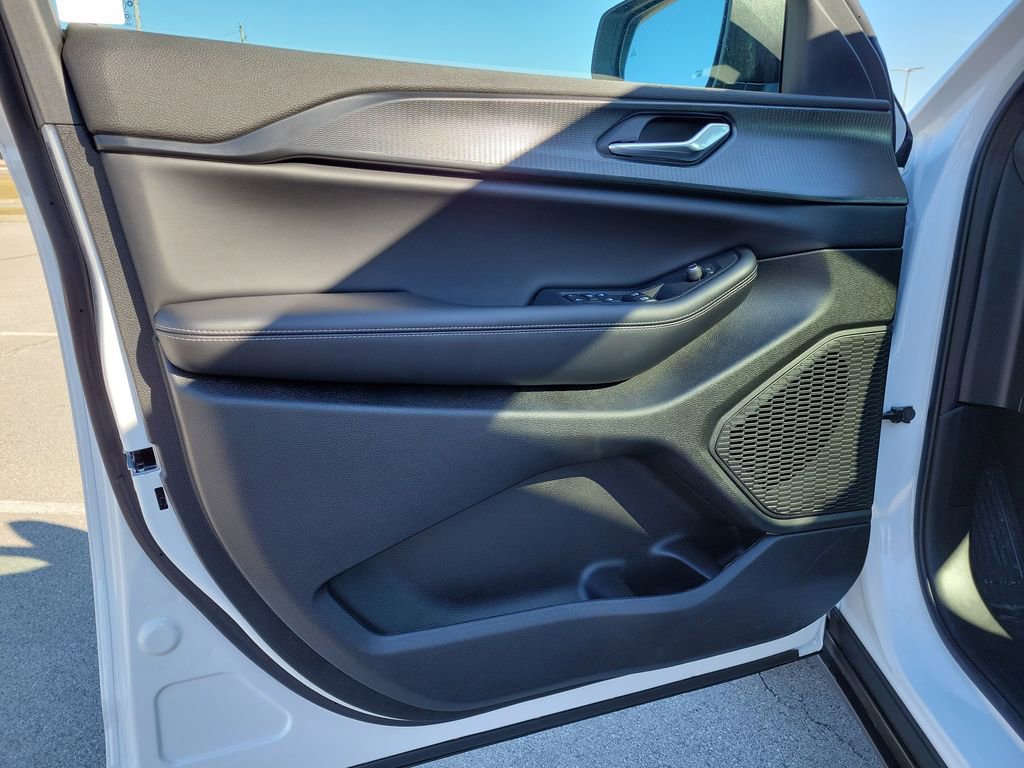 New 2025 Jeep Grand Cherokee Laredo X image 17