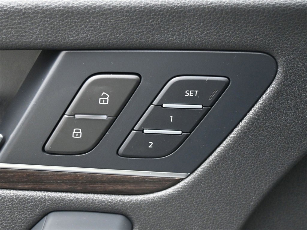 Used 2024 Audi Q5 2.0T Premium w/ Convenience Package image 5