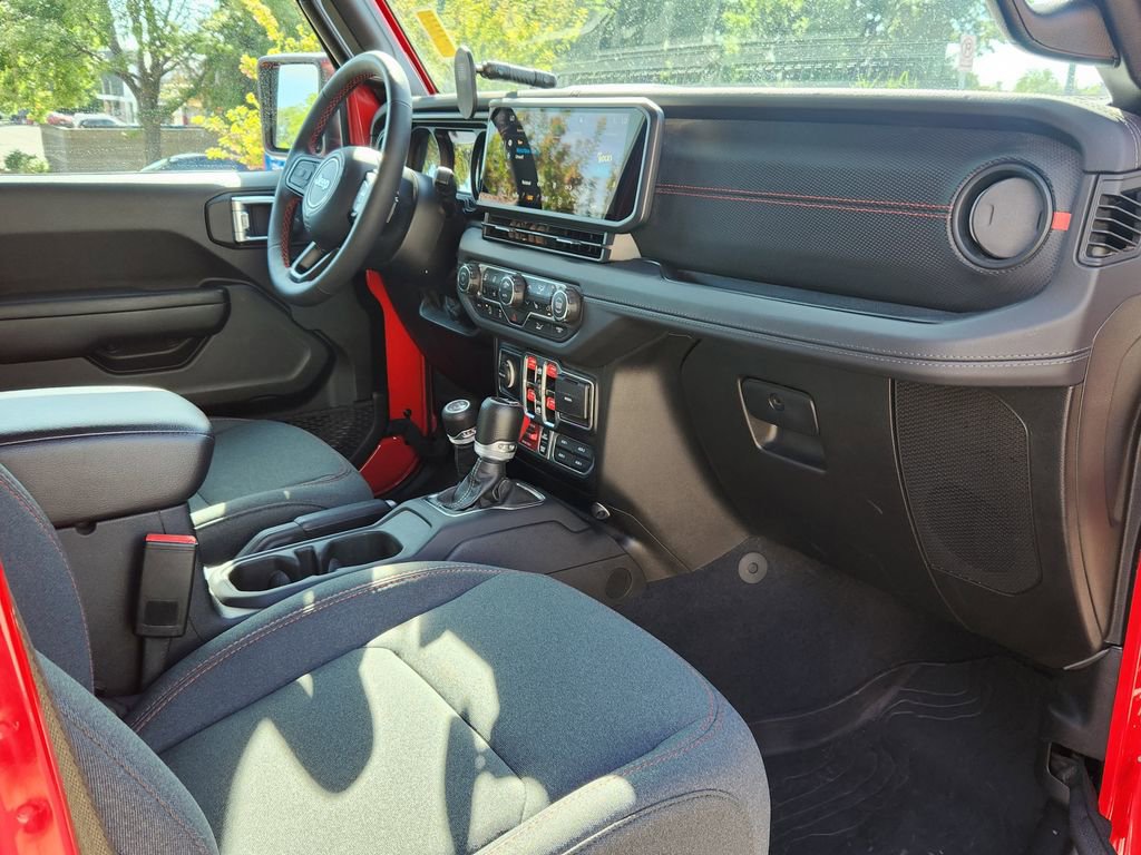 Used 2024 Jeep Gladiator Rubicon w/ Convenience Group image 16