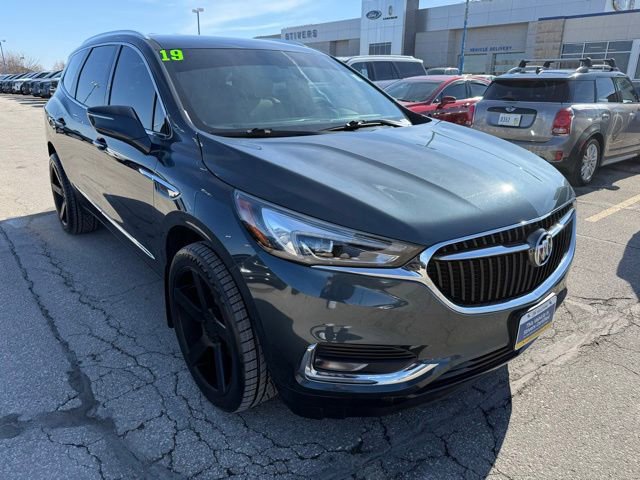 Used 2019 Buick Enclave Essence image 2