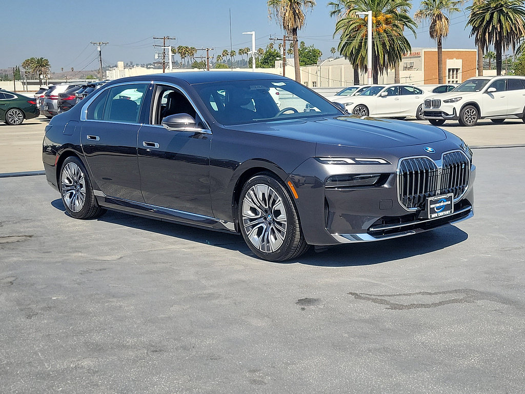 New 2026 BMW i7 M70 RWD image 4