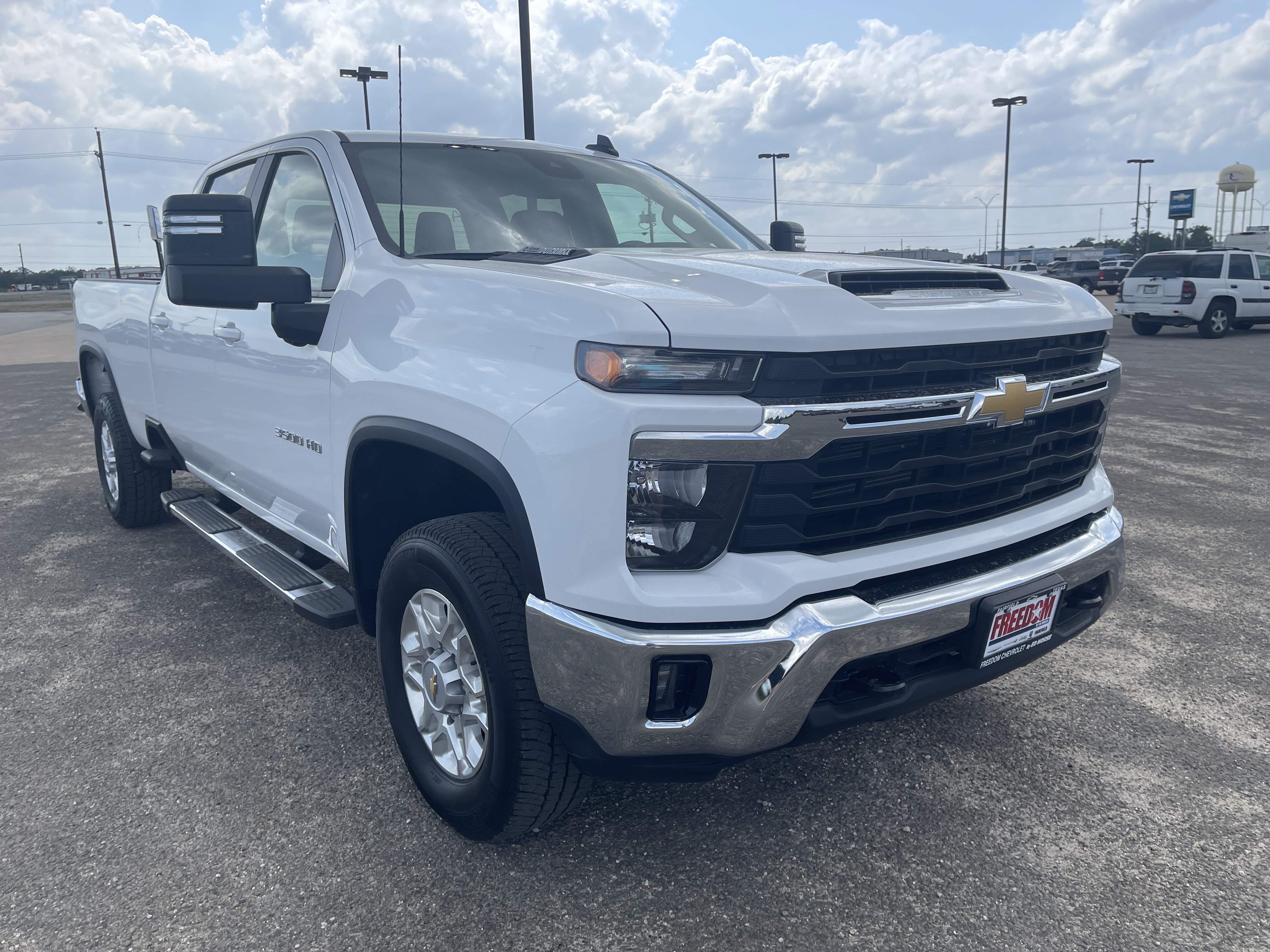 Used 2025 Chevrolet Silverado 3500 LT w/ Convenience Package AWD/4WD image 2