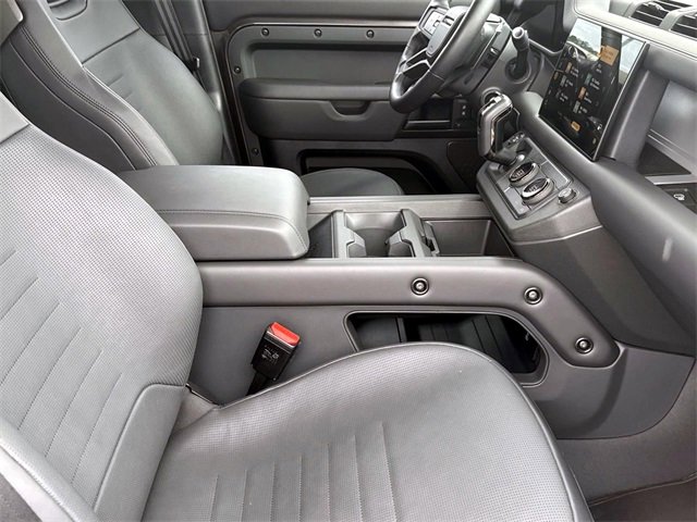 Used 2025 Land Rover Defender 110 image 8