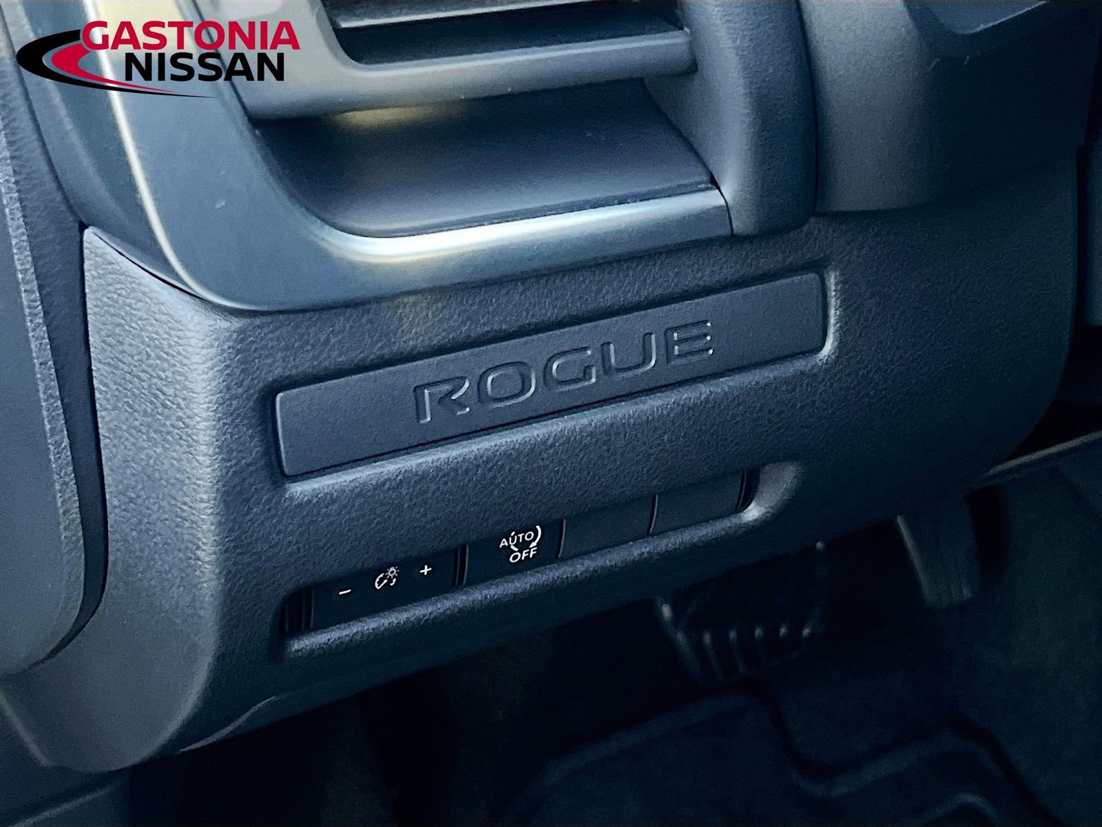 Used 2024 Nissan Rogue S image 13