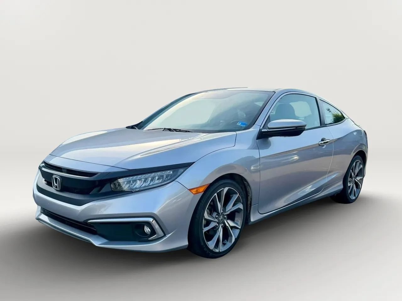 Used 2019 Honda Civic Touring image 4