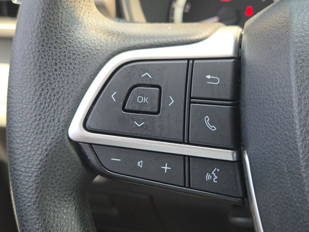 Used 2023 Toyota Highlander L FWD image 16