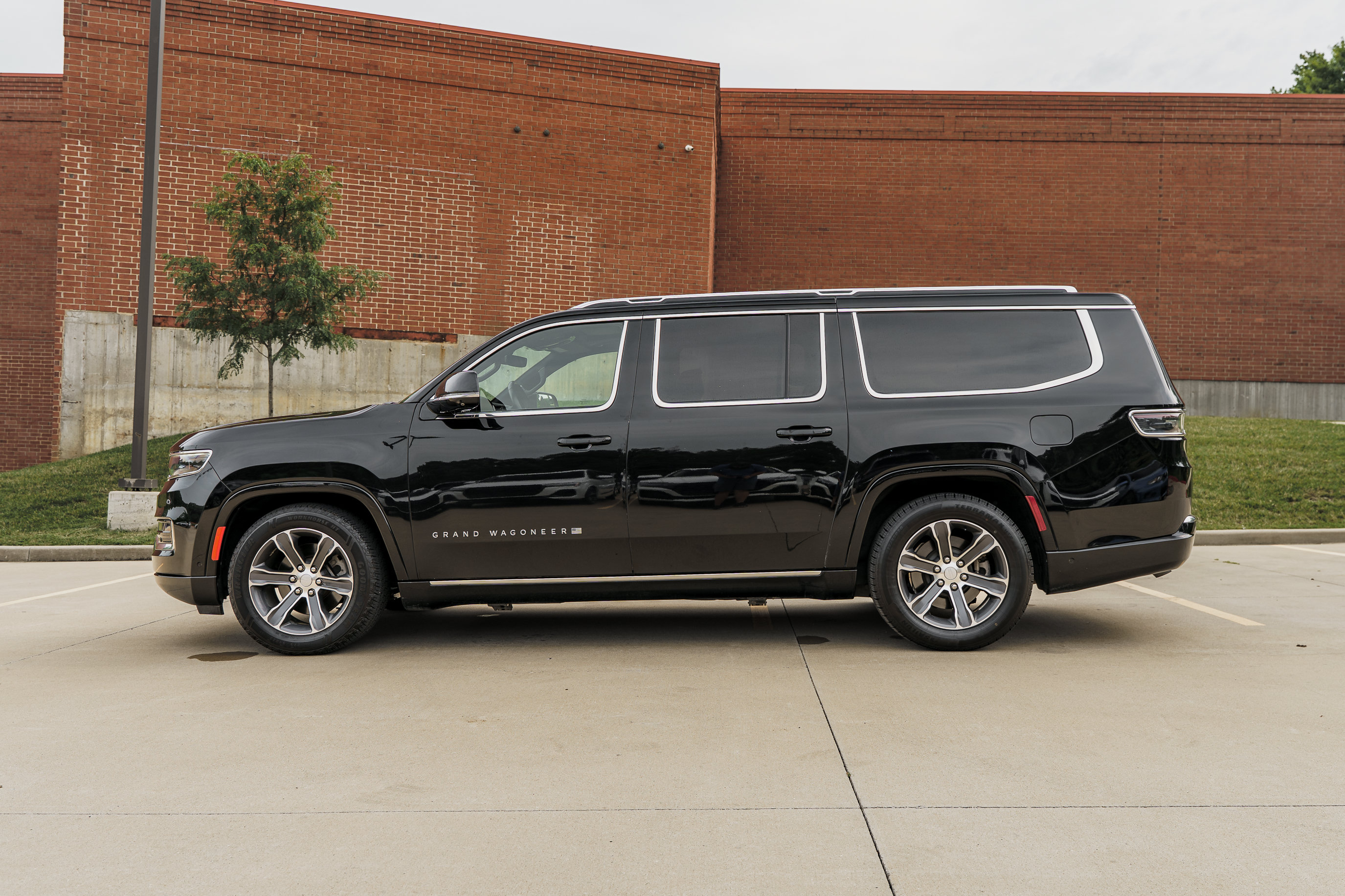 Used 2024 Jeep Grand Wagoneer L 4WD image 6