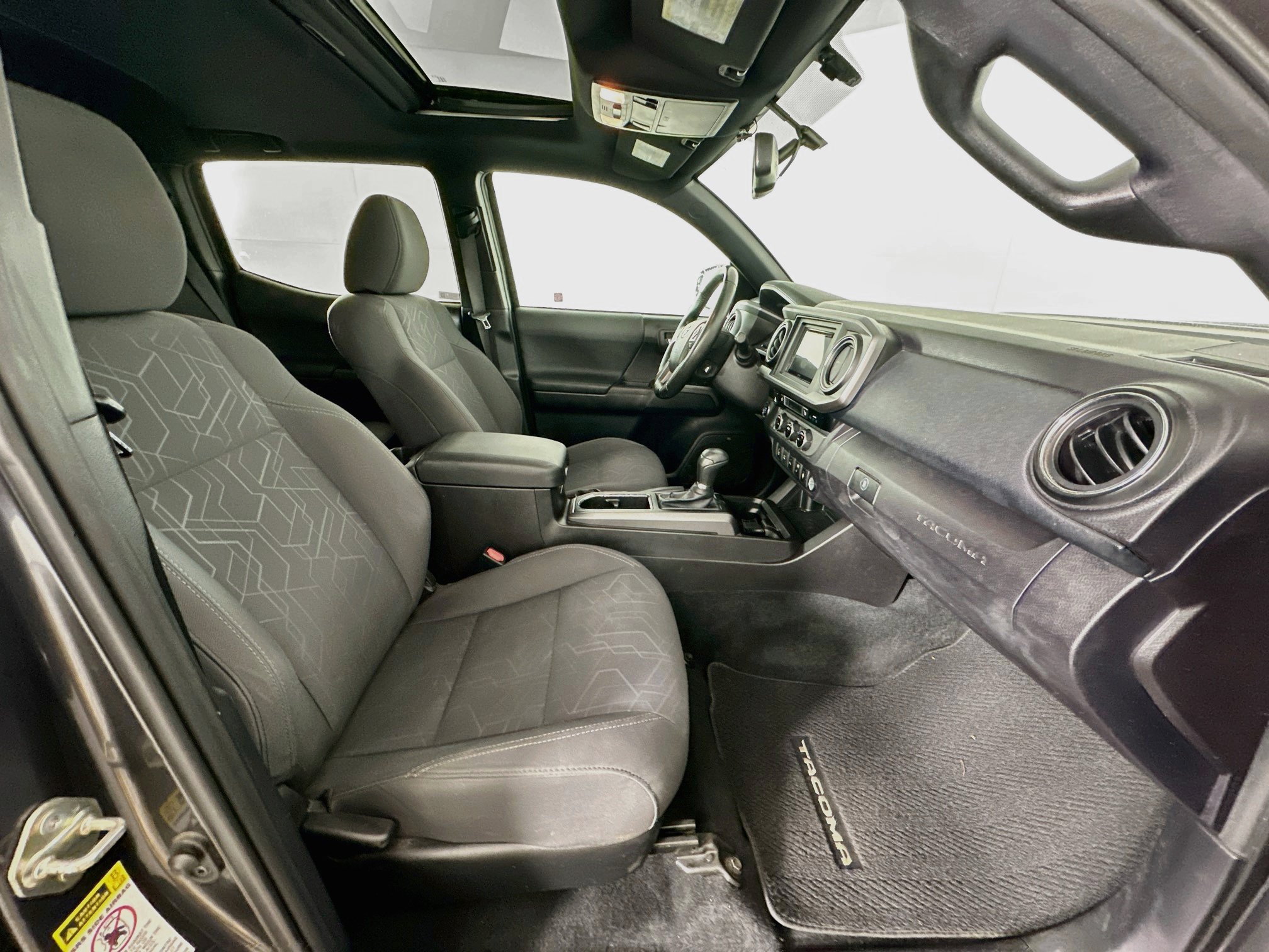 Used 2016 Toyota Tacoma TRD Sport RWD image 30