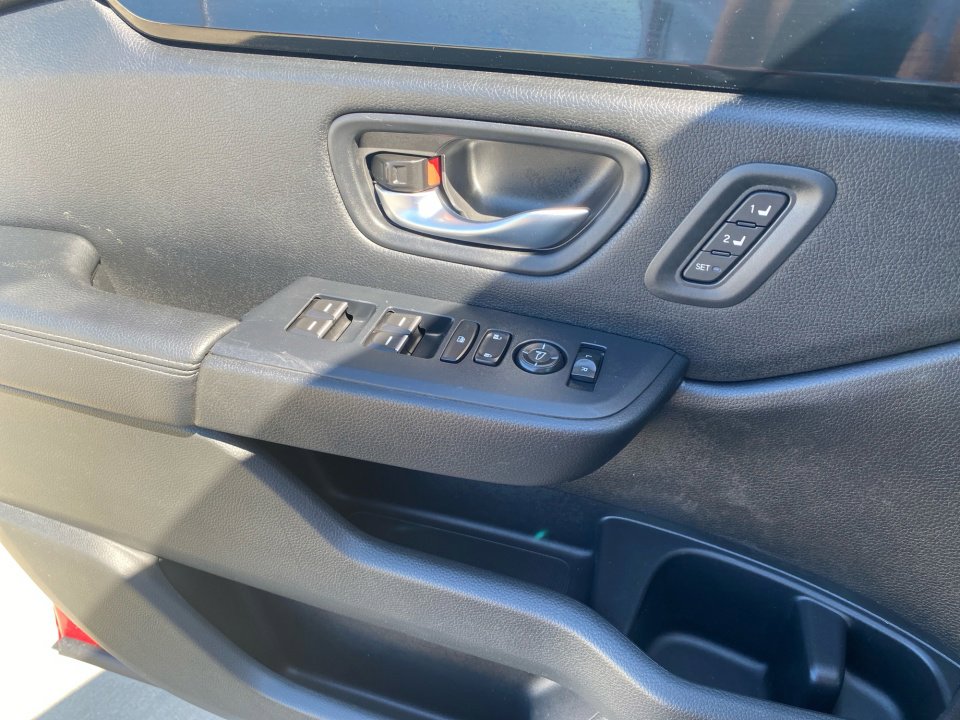 Certified 2025 Honda Pilot Touring image 36