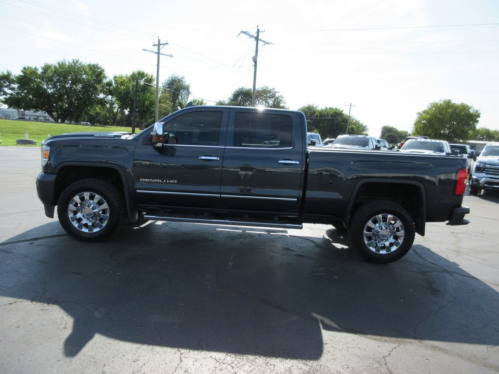 Certified 2019 GMC Sierra 2500 Denali w/ Duramax Plus Package AWD/4WD image 13