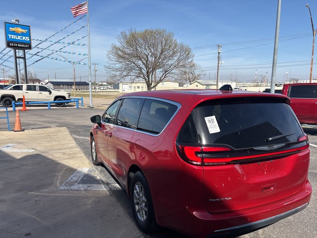Used 2025 Chrysler Pacifica Select FWD image 15