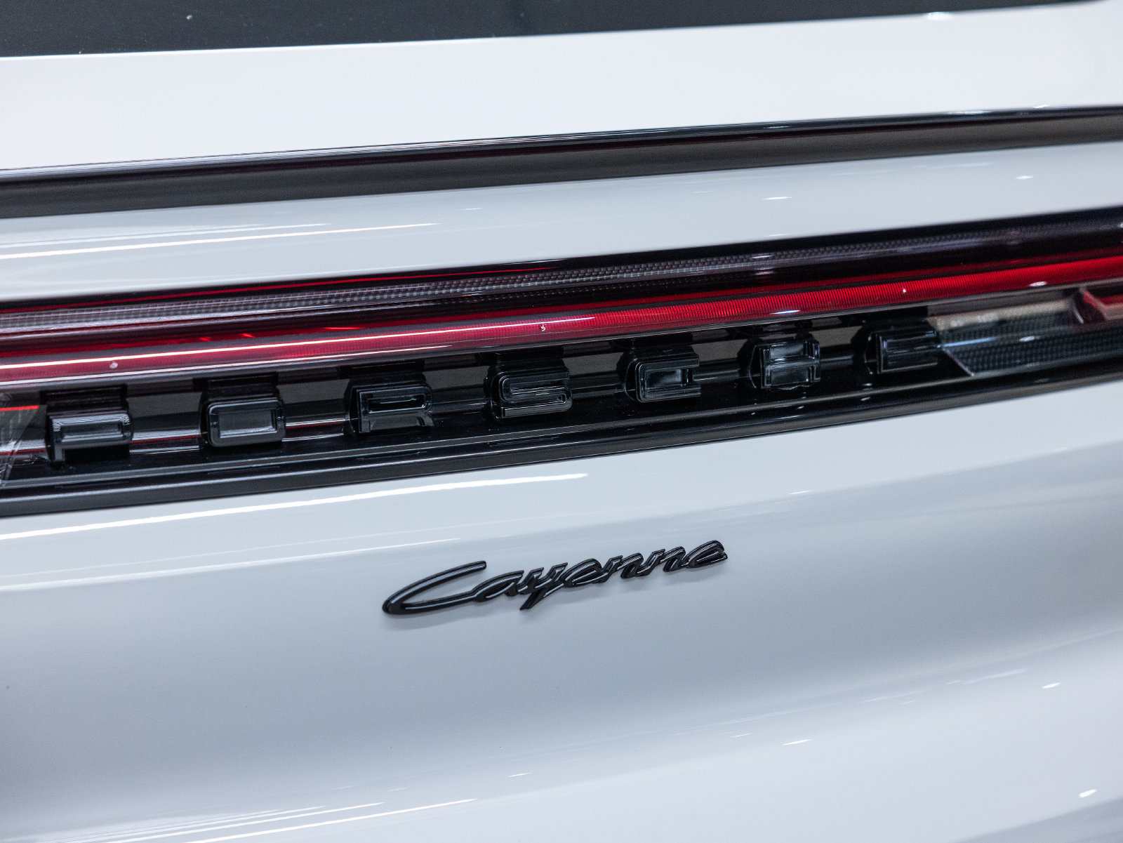 Certified 2024 Porsche Cayenne Coupe AWD/4WD image 25