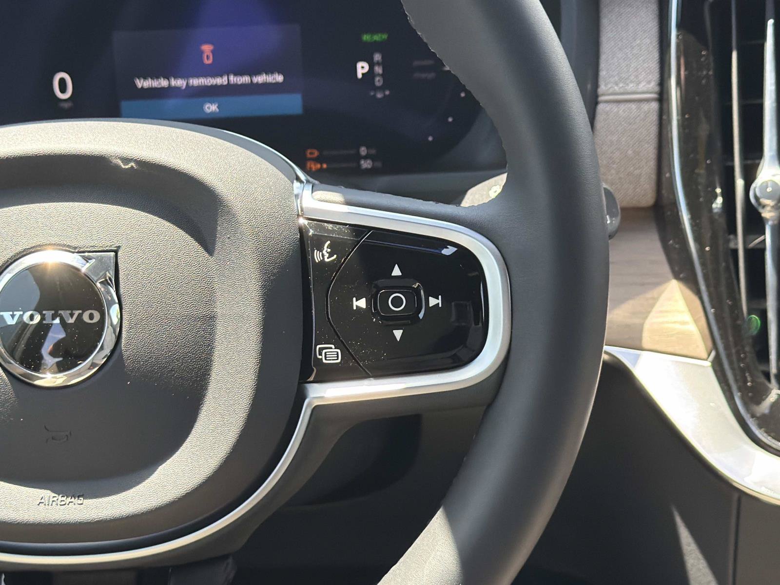 New 2026 Volvo XC90 T8 Plus AWD/4WD image 9