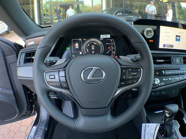 Used 2025 Lexus ES 300h w/ Premium Package image 6