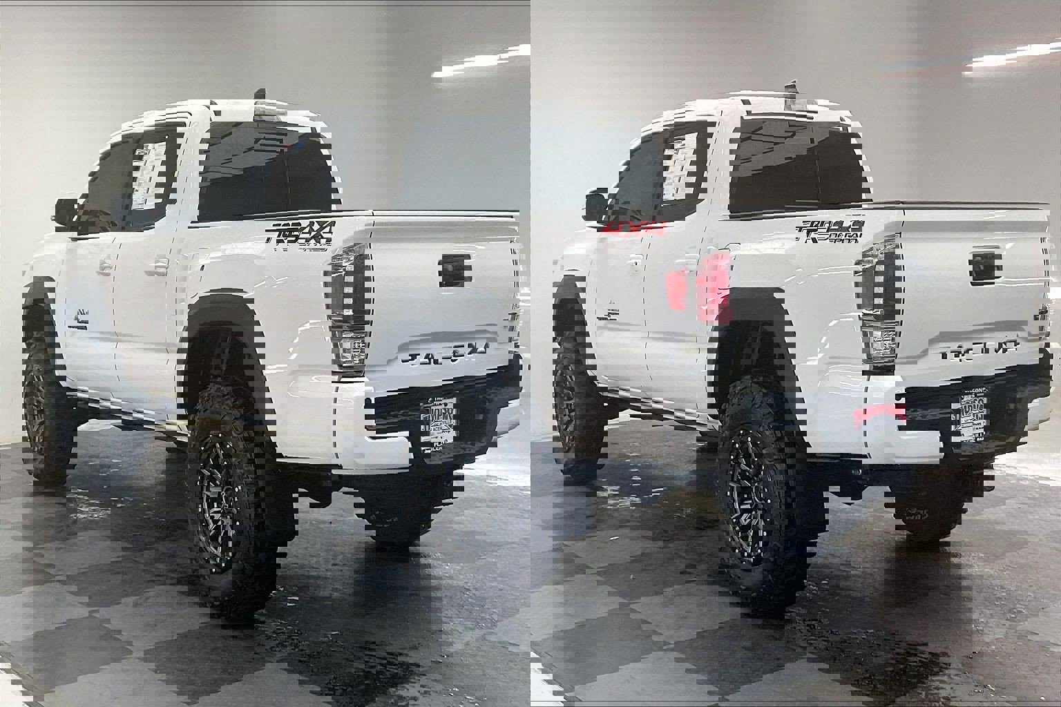 Used 2021 Toyota Tacoma TRD Off-Road w/ Technology Package AWD/4WD image 10