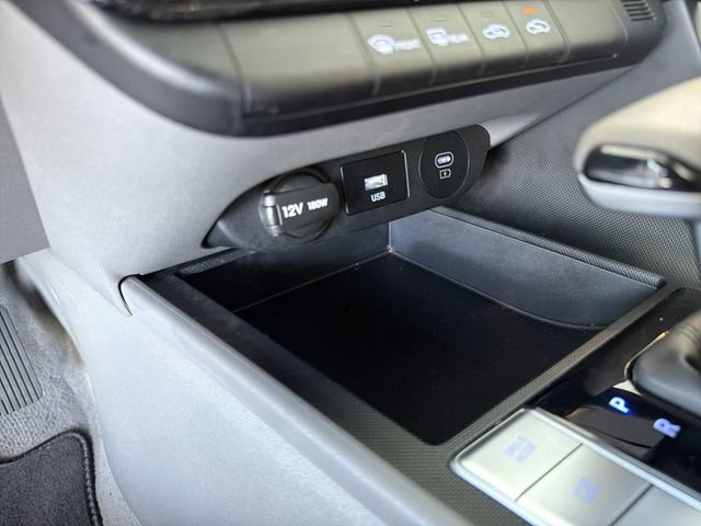 Used 2024 Hyundai Elantra SEL FWD image 25
