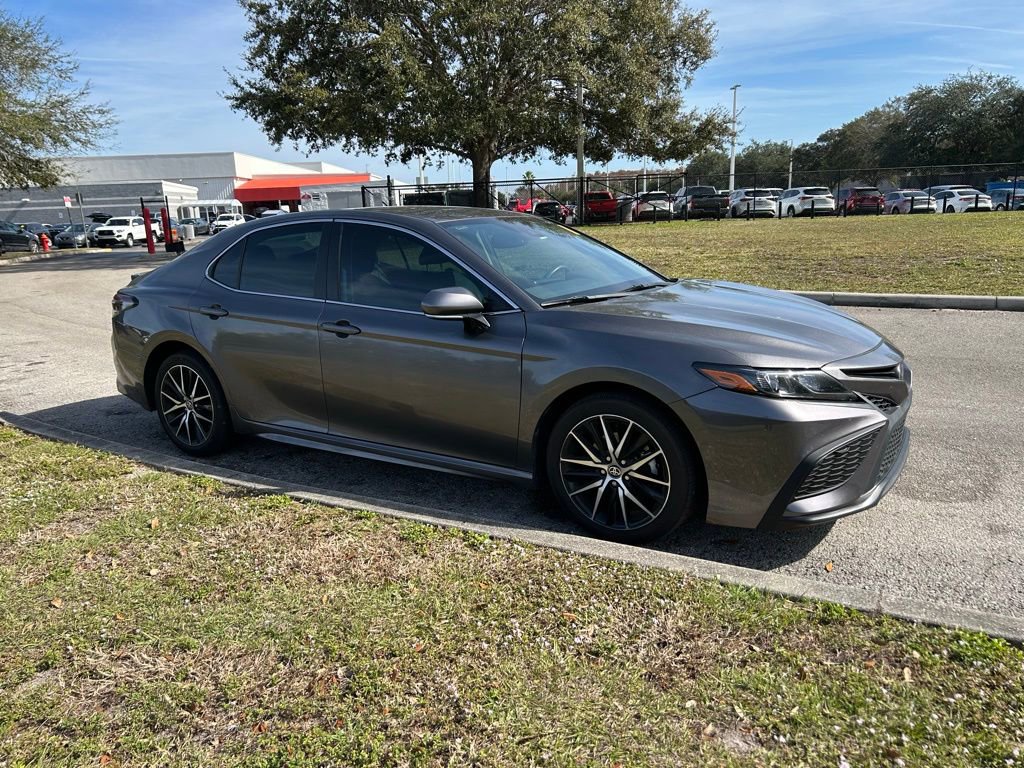 Used 2024 Toyota Camry SE image 7