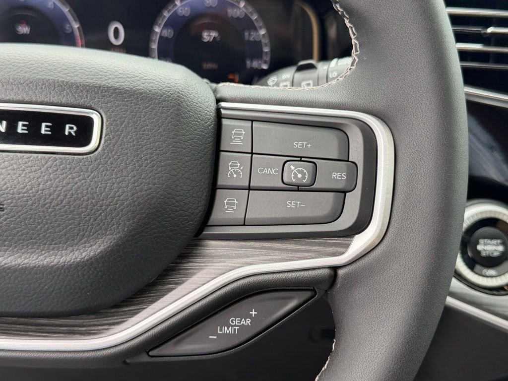 Used 2024 Jeep Wagoneer Series III w/ Premium Group I AWD/4WD image 22
