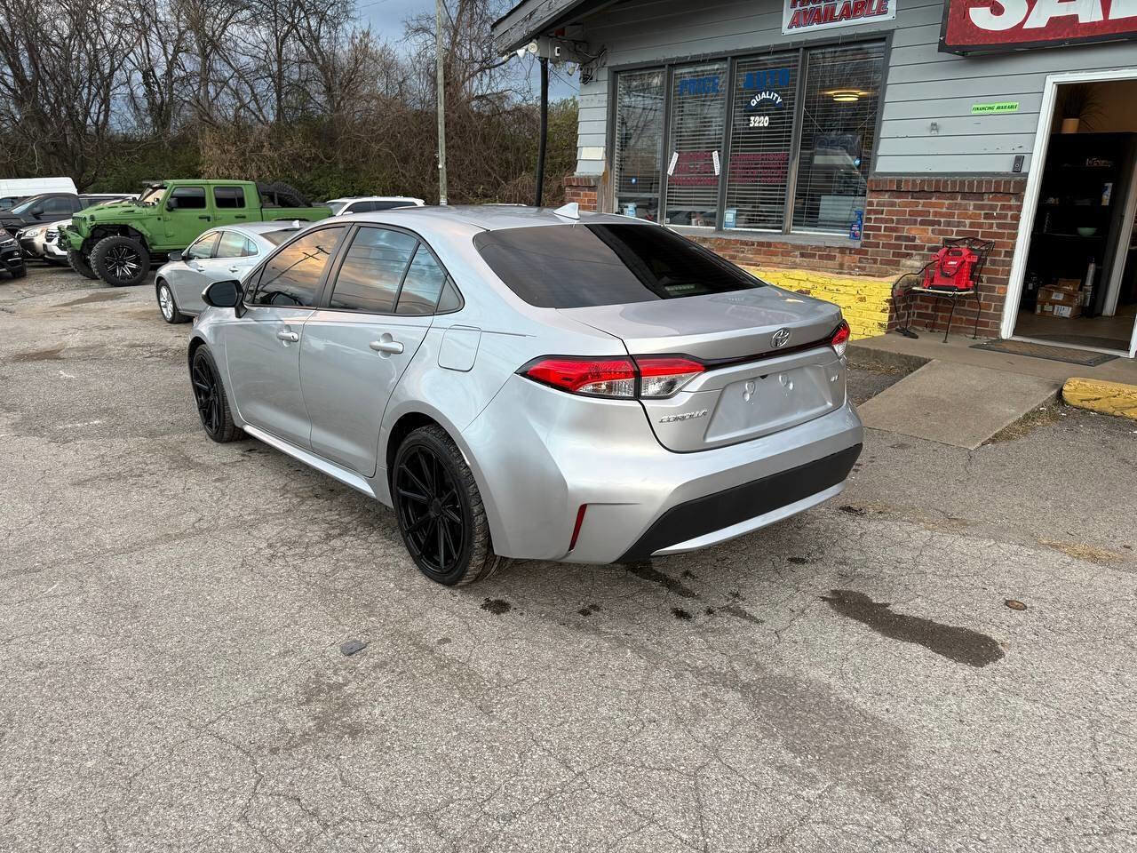 Used 2021 Toyota Corolla LE image 3