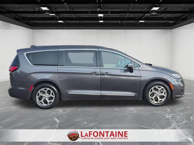 Used 2023 Chrysler Pacifica Limited FWD image 6