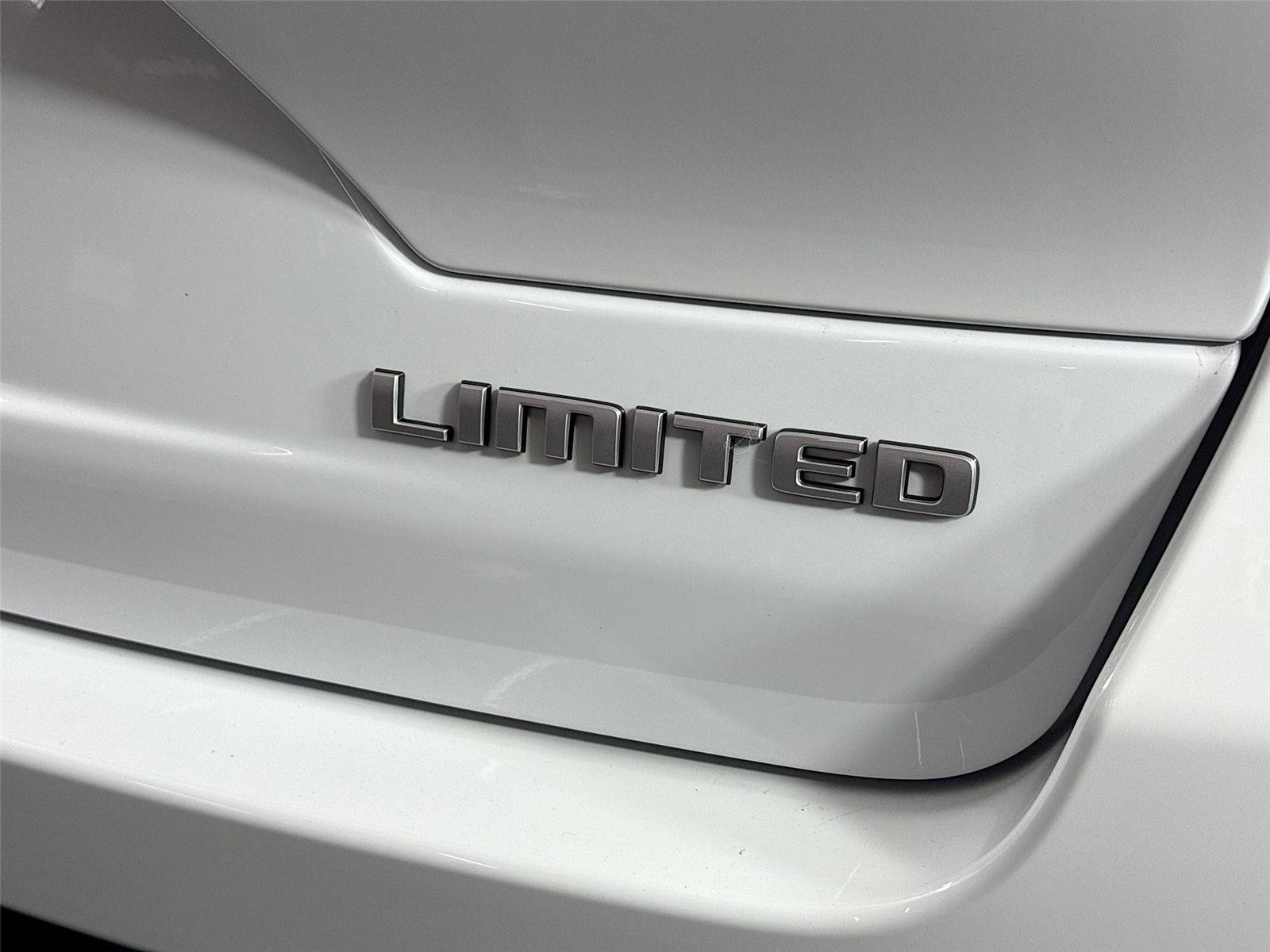 Used 2025 Jeep Grand Cherokee Limited image 15