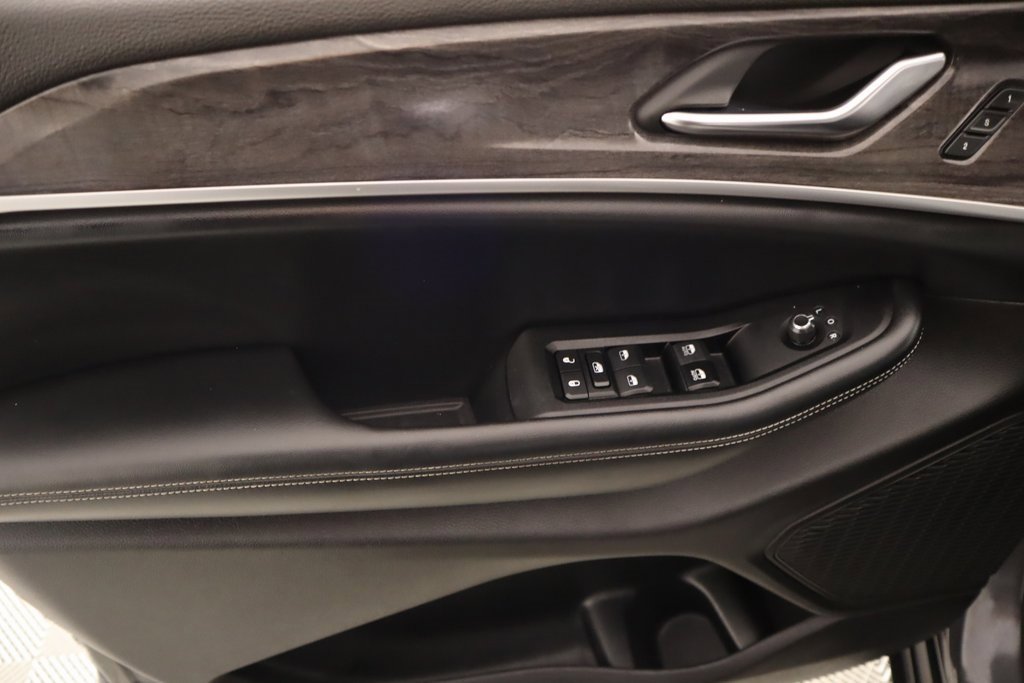 Used 2024 Jeep Grand Cherokee Limited w/ Black Appearance Package image 16