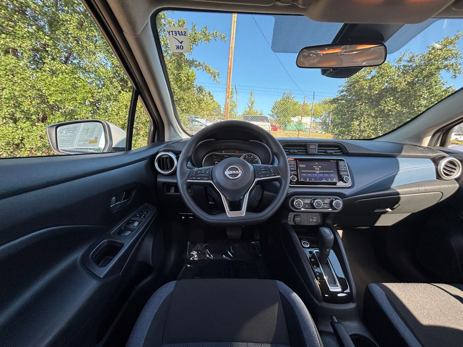 Used 2025 Nissan Versa SV image 32