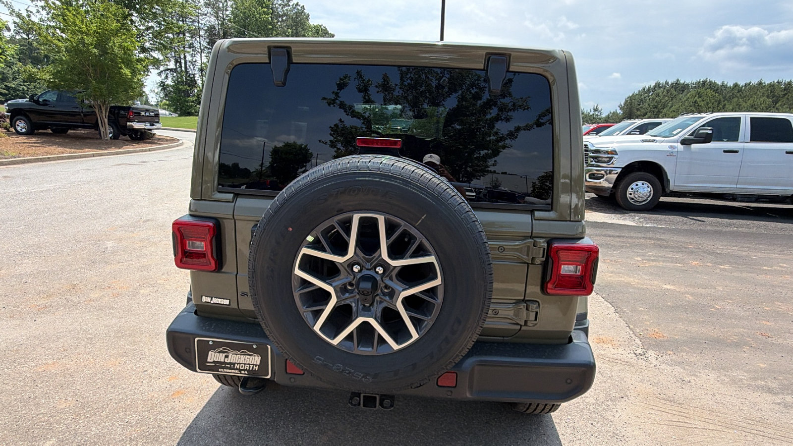 New 2026 Jeep Wrangler Unlimited Sahara AWD/4WD image 9