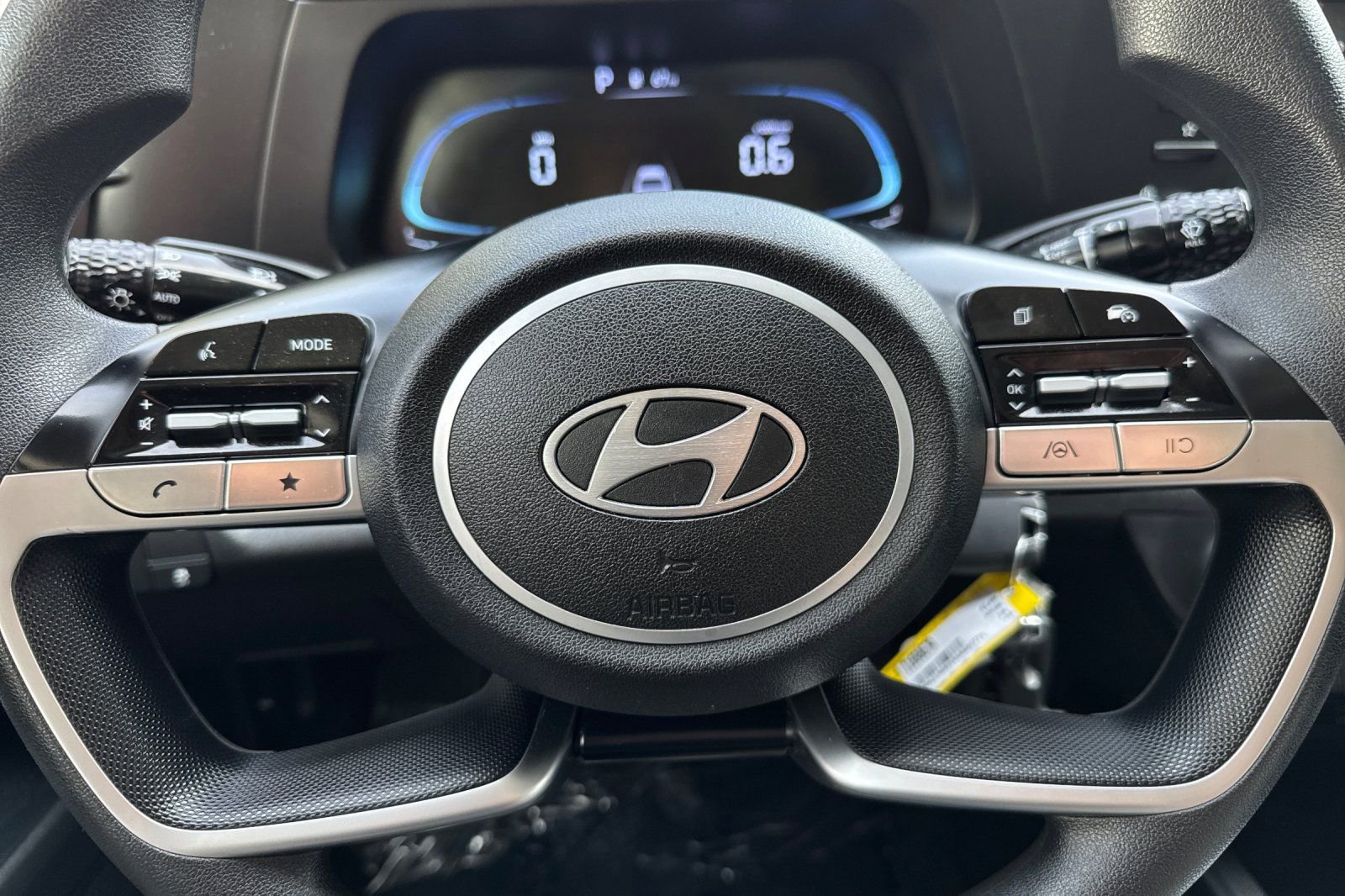 Used 2024 Hyundai Elantra SE FWD image 21