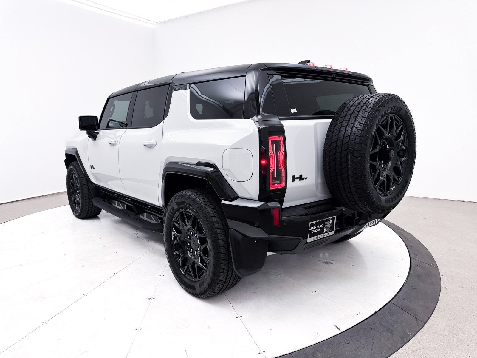 Used 2025 GMC Hummer EV 2X AWD/4WD image 33