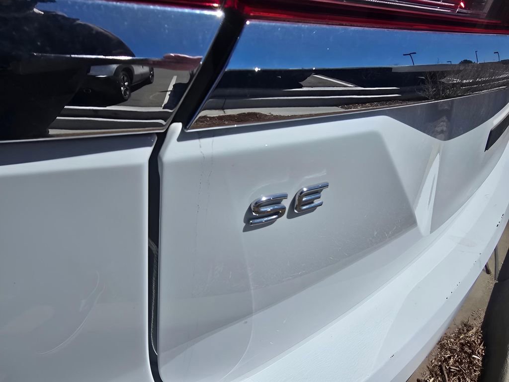 Used 2025 Volkswagen Atlas SE image 17