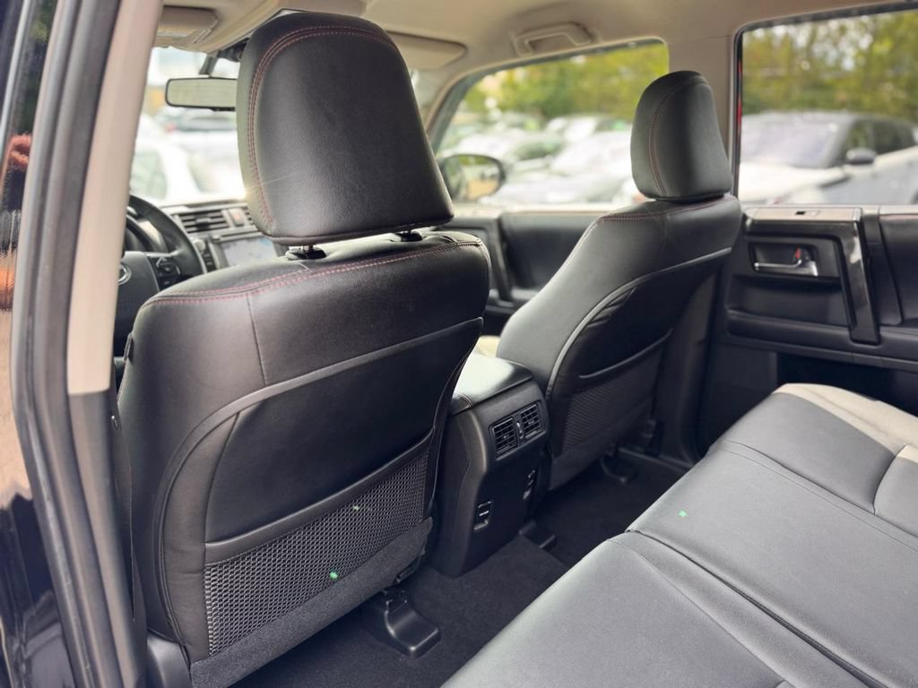 Used 2018 Toyota 4Runner TRD Off-Road Premium AWD/4WD image 18
