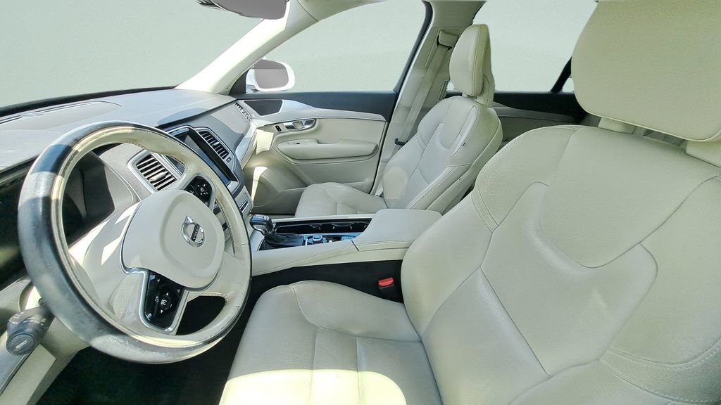 Used 2018 Volvo XC90 T6 Momentum w/ Convenience Package image 10