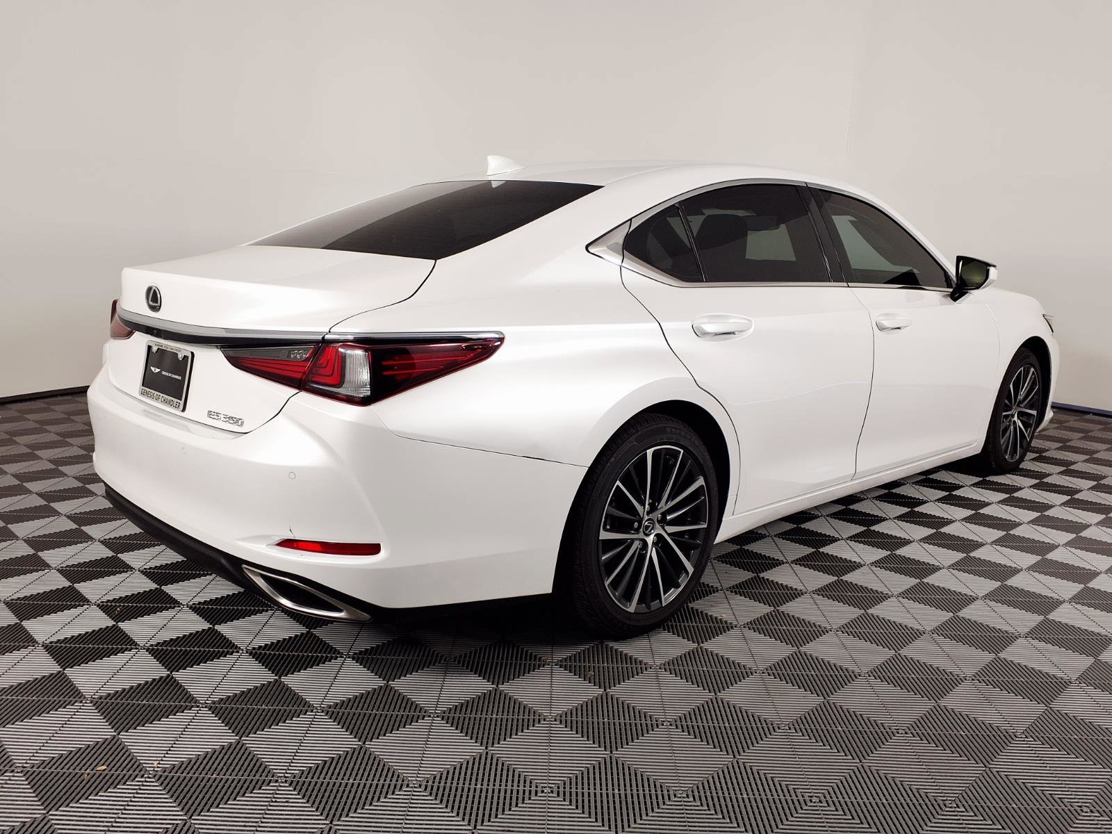 Used 2024 Lexus ES 350 w/ Premium Package image 4