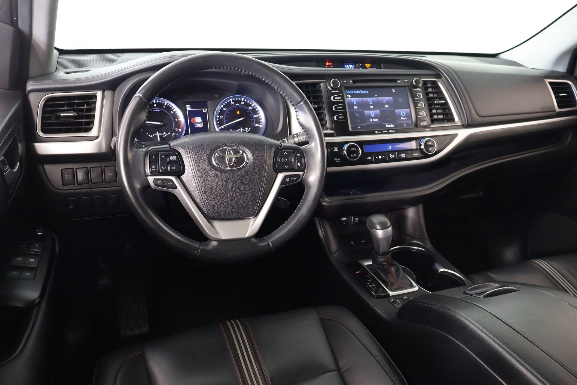 Used 2019 Toyota Highlander SE image 2
