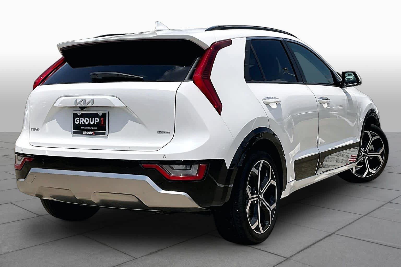 Used 2024 Kia Niro EX FWD image 12