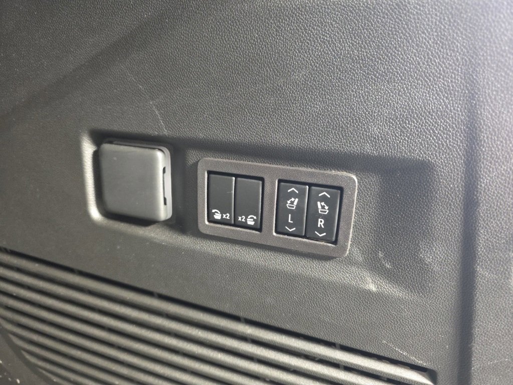 Used 2023 Chevrolet Tahoe High Country image 37