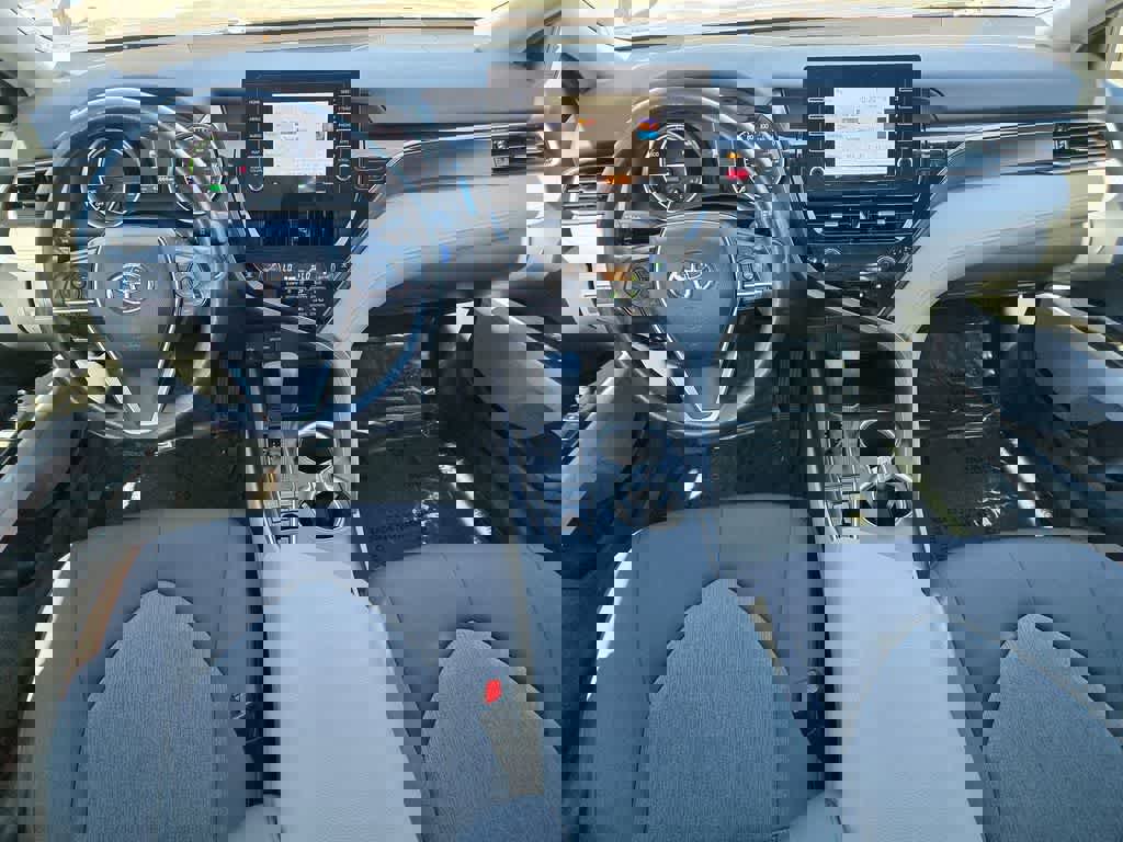 Used 2022 Toyota Camry LE image 9