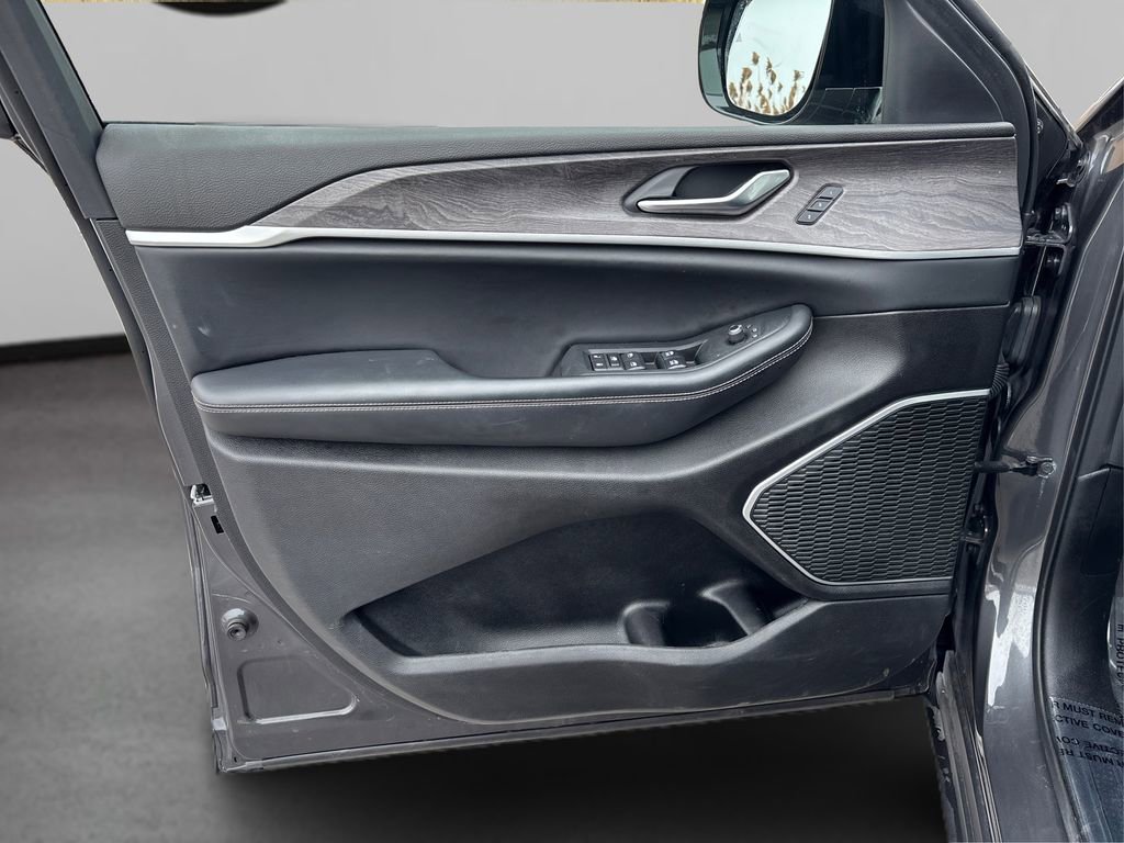 Used 2022 Jeep Grand Cherokee L Limited image 24