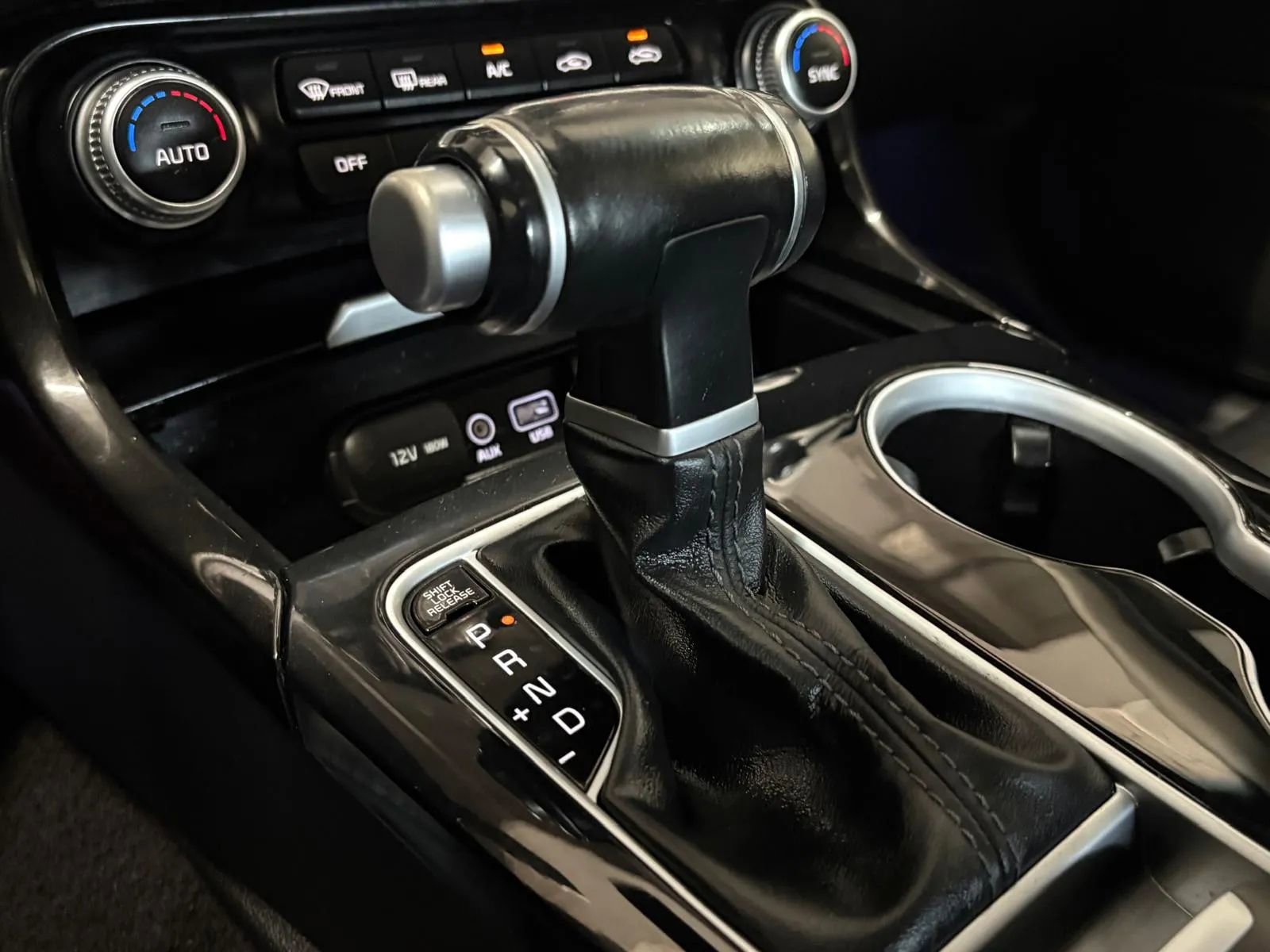 Used 2018 Kia Stinger Premium AWD/4WD image 36