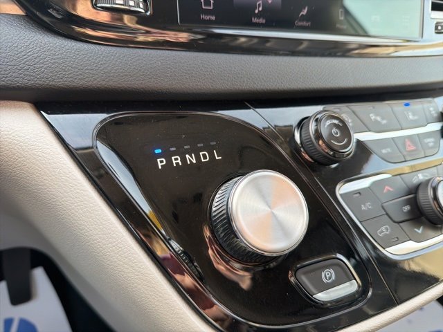 Used 2024 Chrysler Pacifica Touring-L image 34